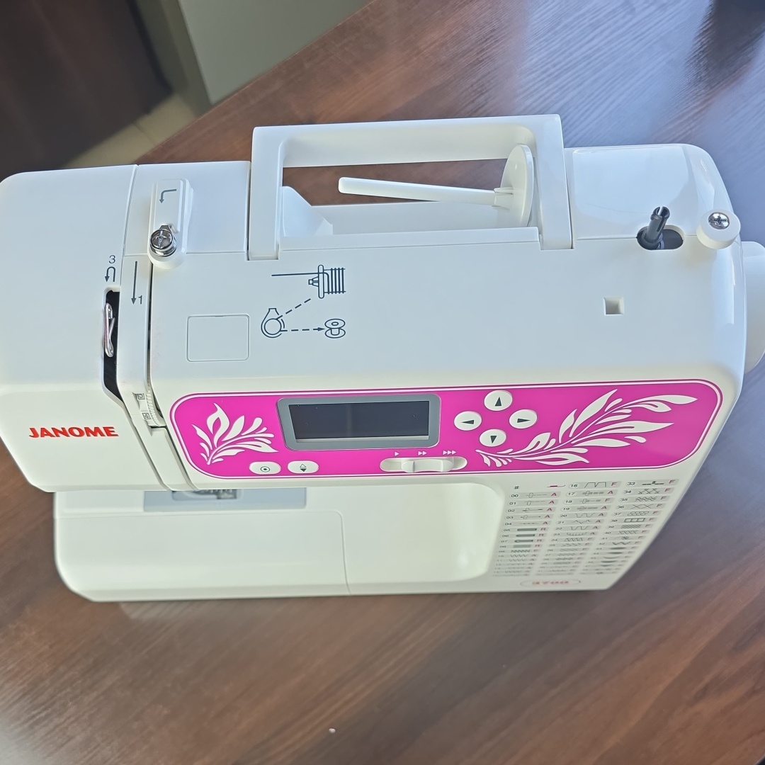 Janome 3700 белый
