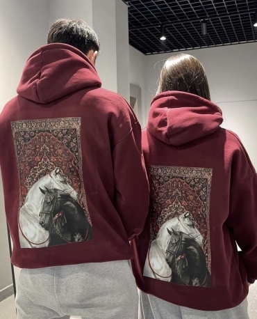 Именной подарок Худи Парные худи / Family Look (бордовый цвет, принт с лошадьми)