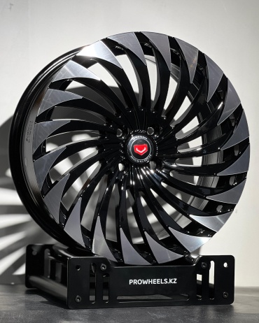 Pro Wheels Vossen7751 7x17/4x100 D67.1 ET35 4 диска черный, серебристый
