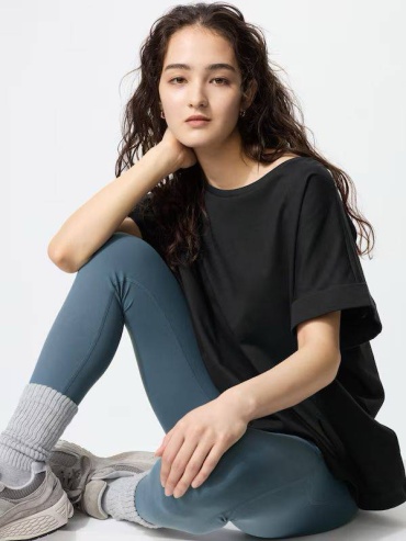 Футболка Uniqlo черный