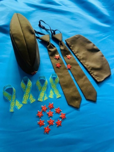 Пилотка Военная пилотка, значок, галстук+лента с орнаментом галстук, пилотка, размер универсальный, 4 шт