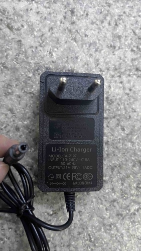 Зарядное устройство Vinchesso ЗУ-21V 1 шт