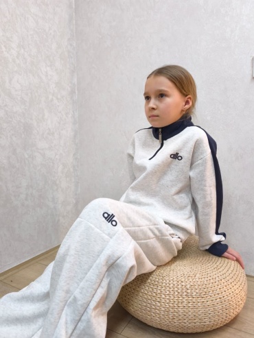 Спортивный костюм черный, белый