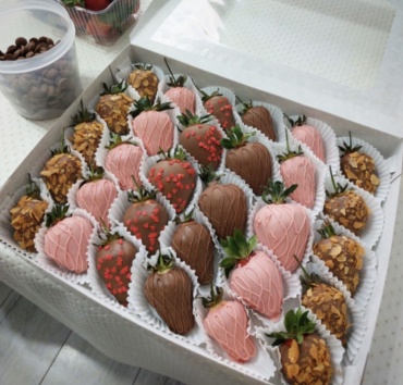 Mishki.kz Клубника в шоколаде 30×10 см