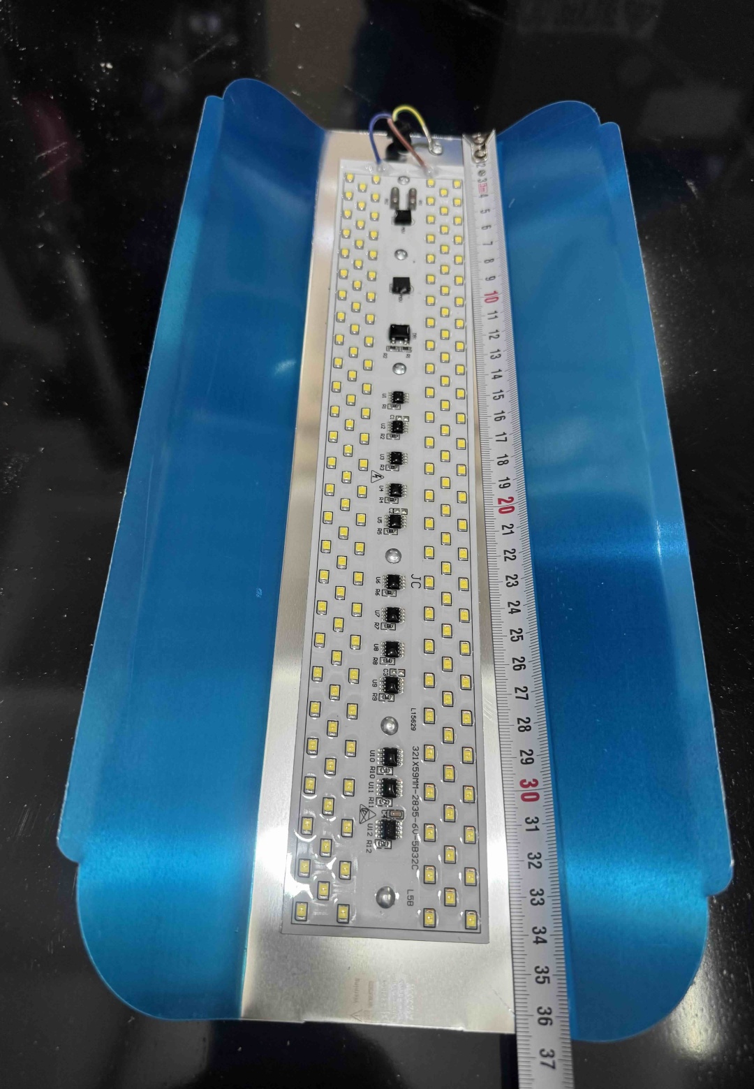 Прожектор A12-200W белый