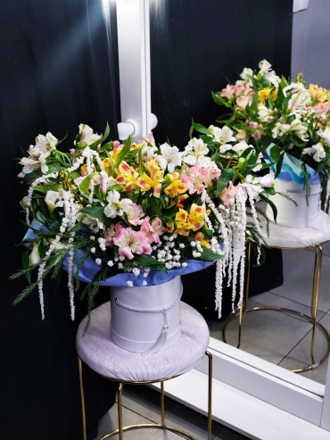 Композиция в коробке "Яркое впечатление" Flowers by Mariya