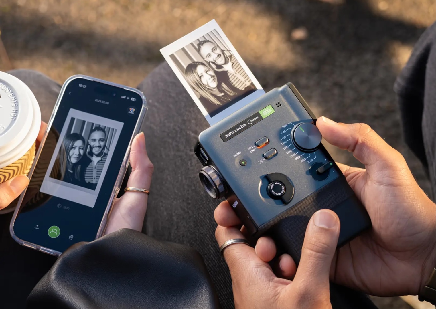 Фотокамера моментальной печати Fujifilm Instax Mini Evo Cinema черный