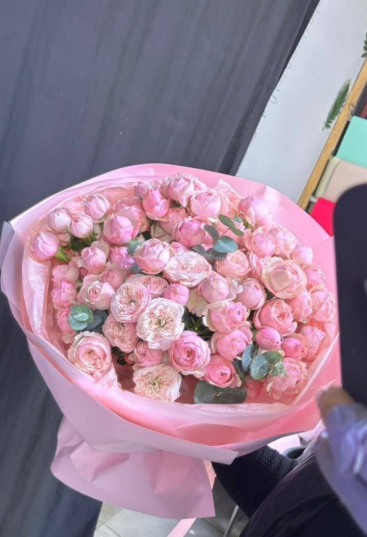 Flowers by Mariya букет с открыткой кустовая пионовидная роза 7 шт 70 см