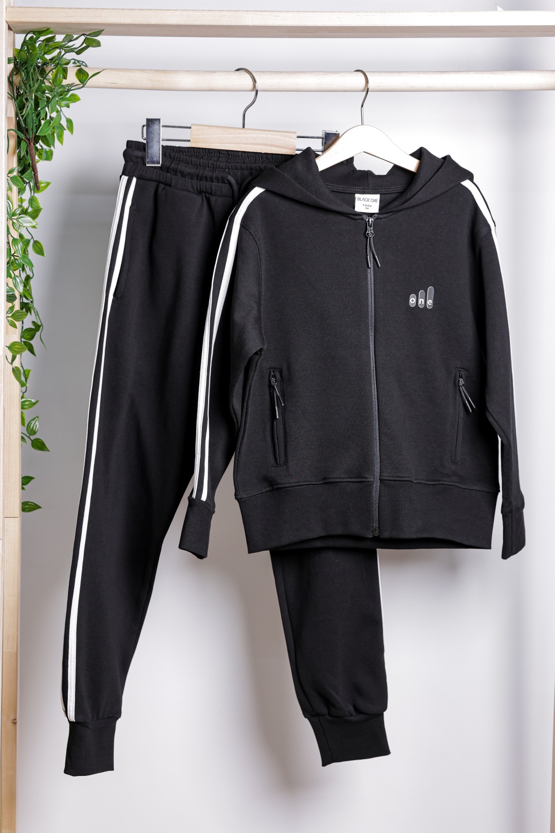 Black One черный