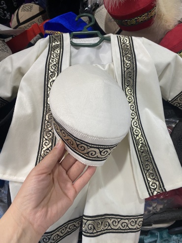 Национальный костюм белый