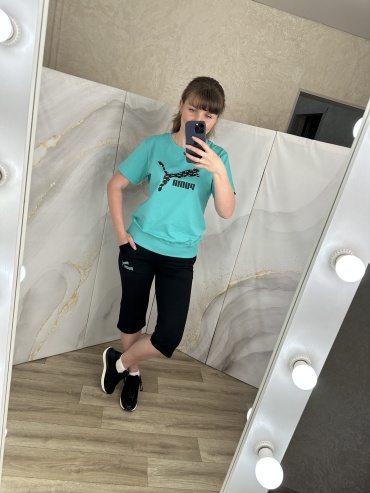 Женский летний спортивный костюм с капри