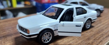 Машина BMW черный