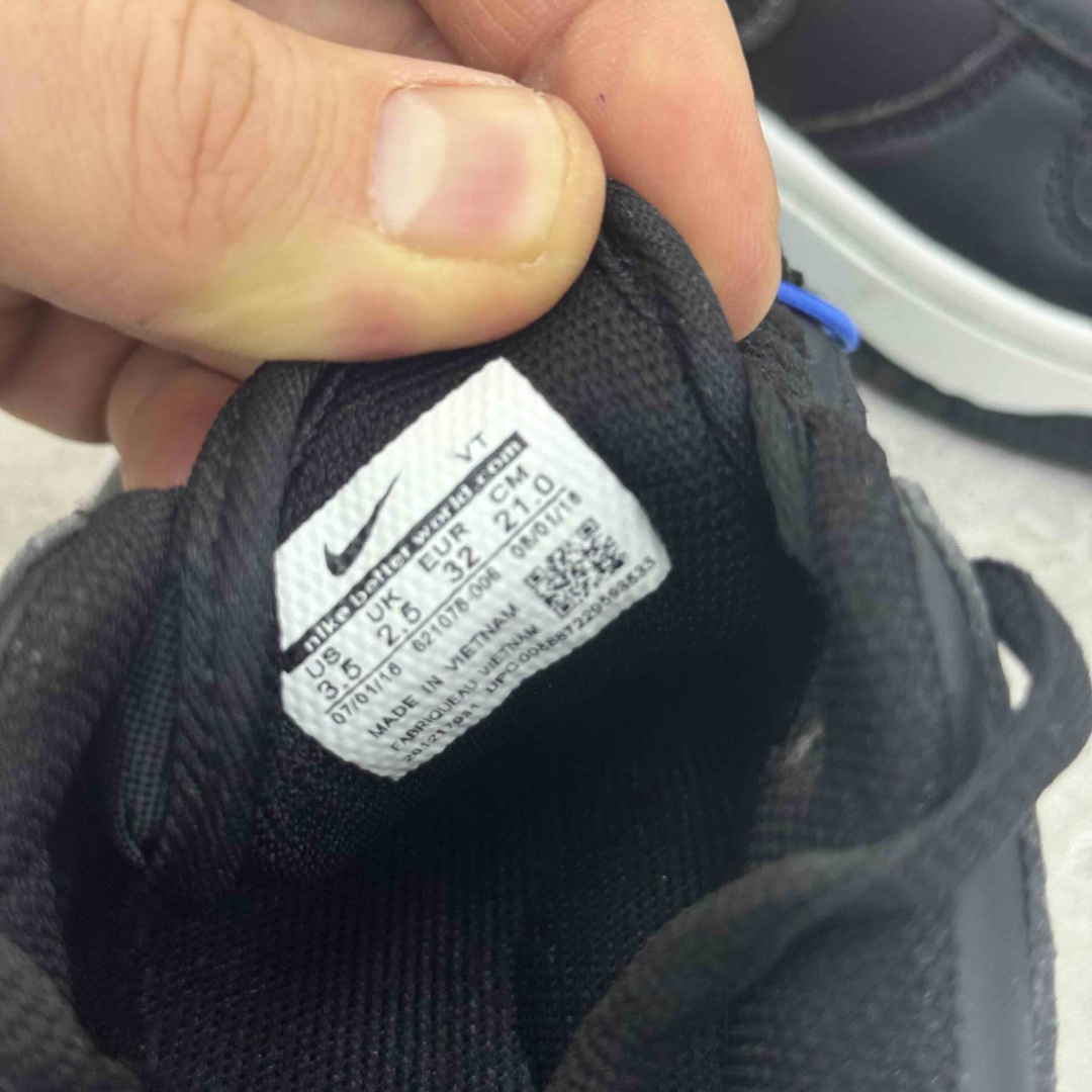 Кроссовки черный