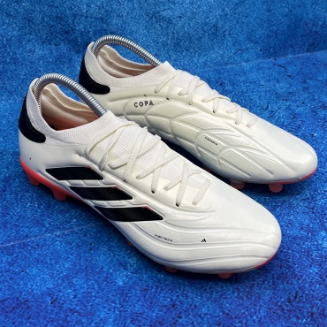 Бутсы белый