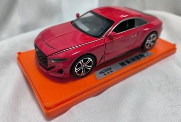 Bentley Mullena, в прозрачном боксе