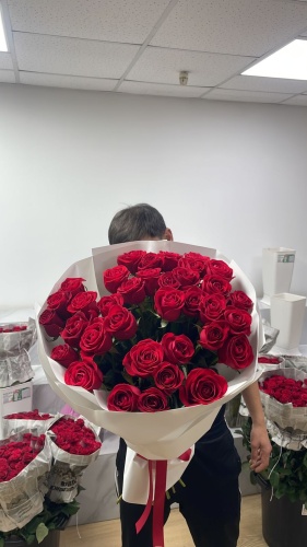 LORENSA Красные розы 35 шт