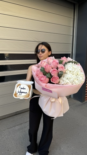 Pink rose букет с открыткой гортензия, роза, эвкалипт 17 шт 60 см