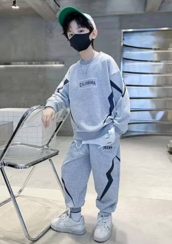 Спортивный костюм черный, серебристый