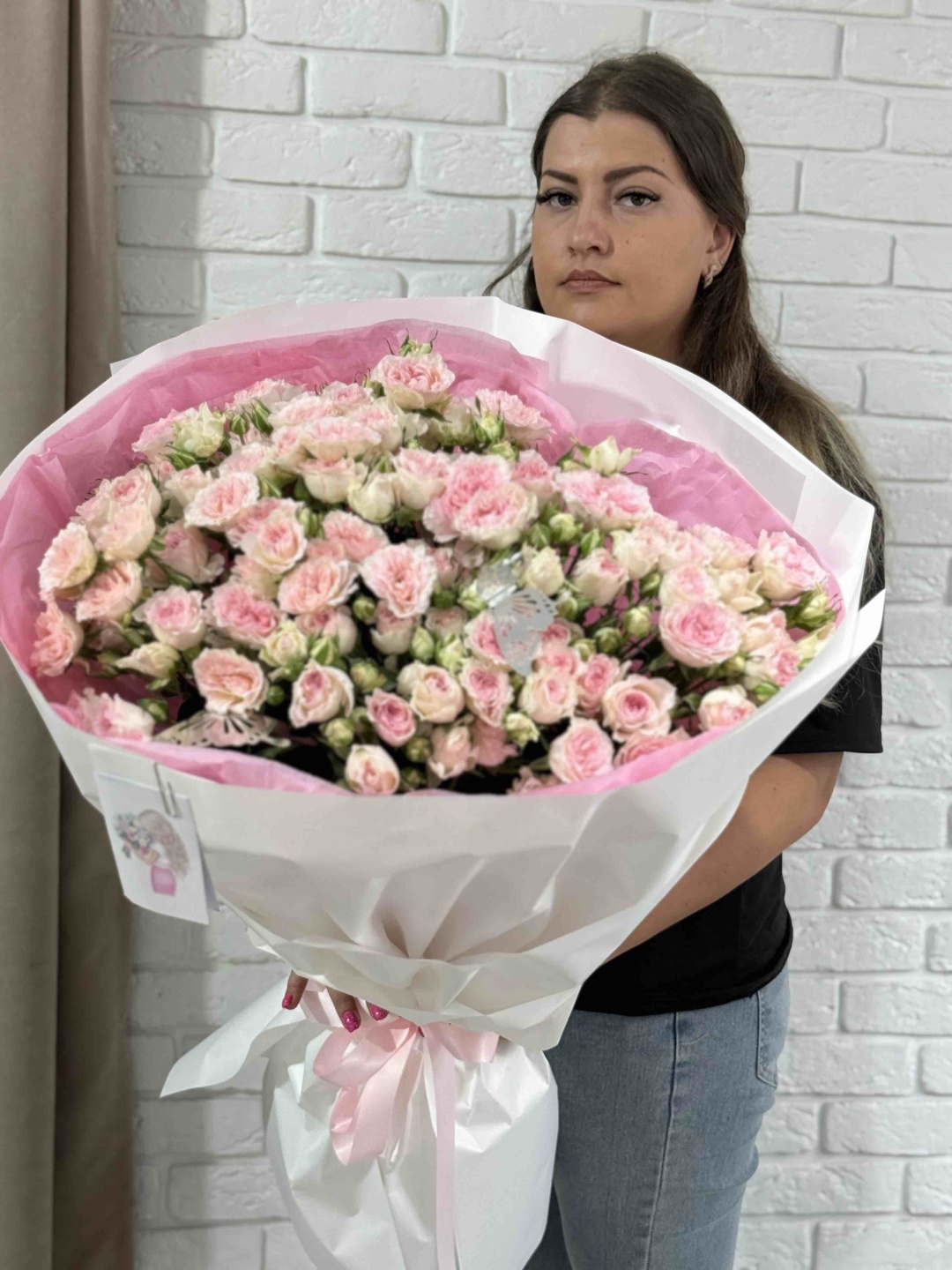 Bestflowers моно-букет с открыткой кустовая роза 19 шт 60 см