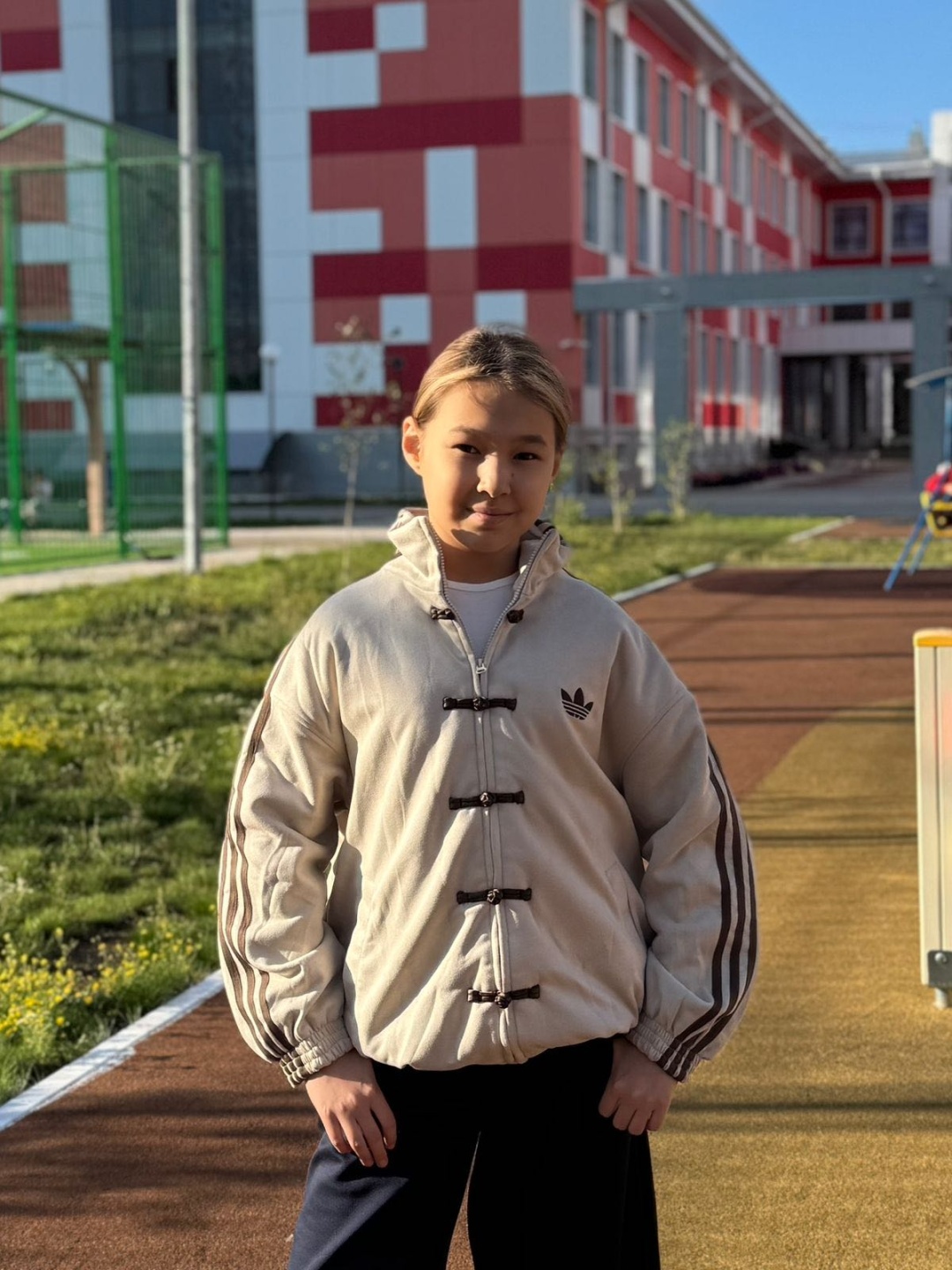 Бомбер бежевый