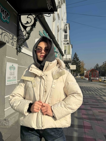Пуховик бежевый