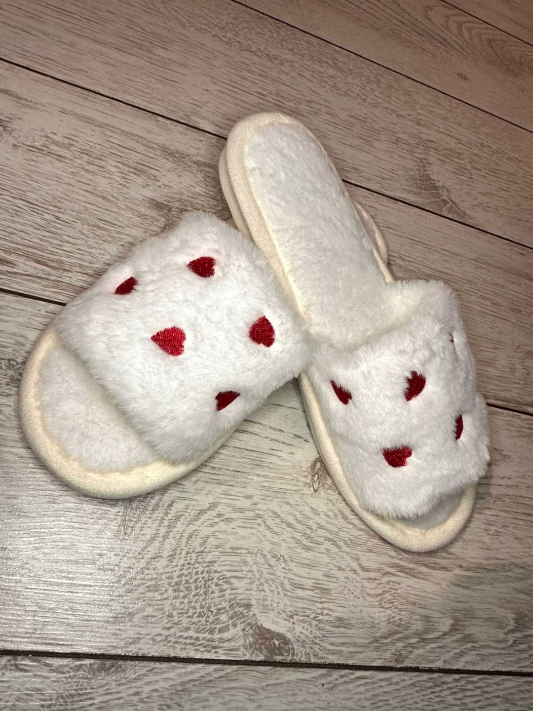 Тапочки белый, красный