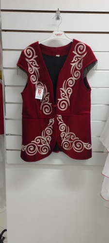 Национальный костюм Вышивка, стразы. красный