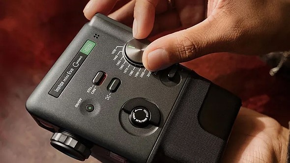 Фотокамера моментальной печати Fujifilm Instax Mini Evo Cinema черный