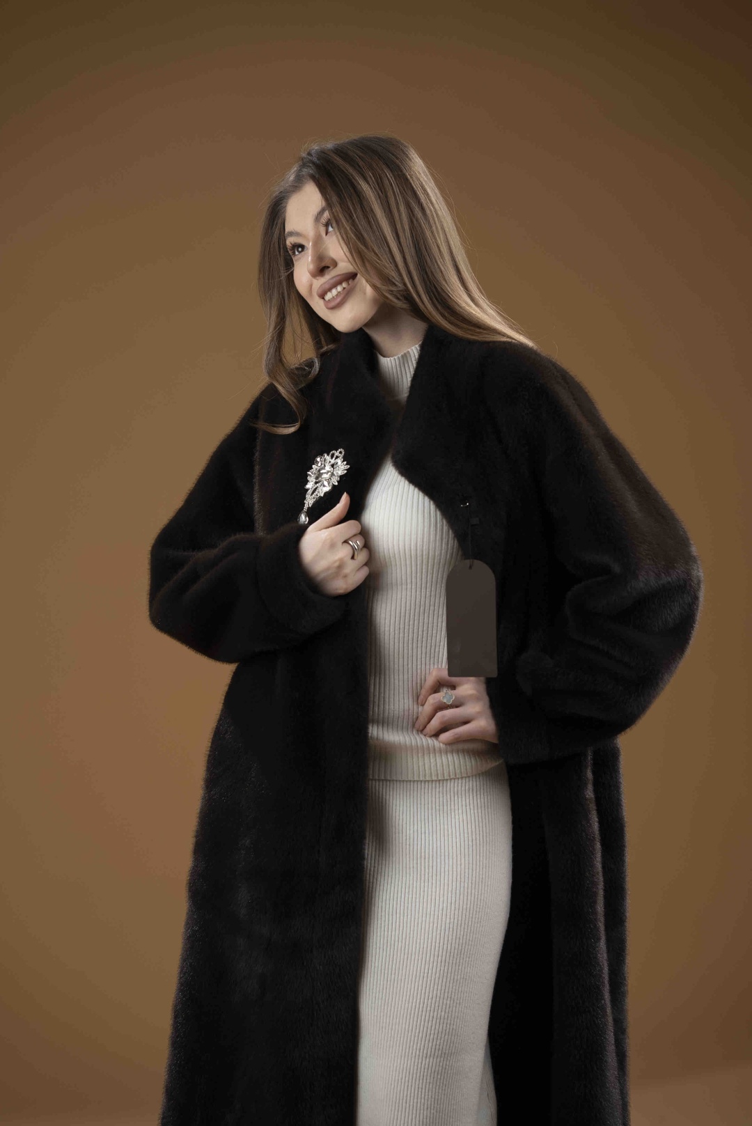 коричневый