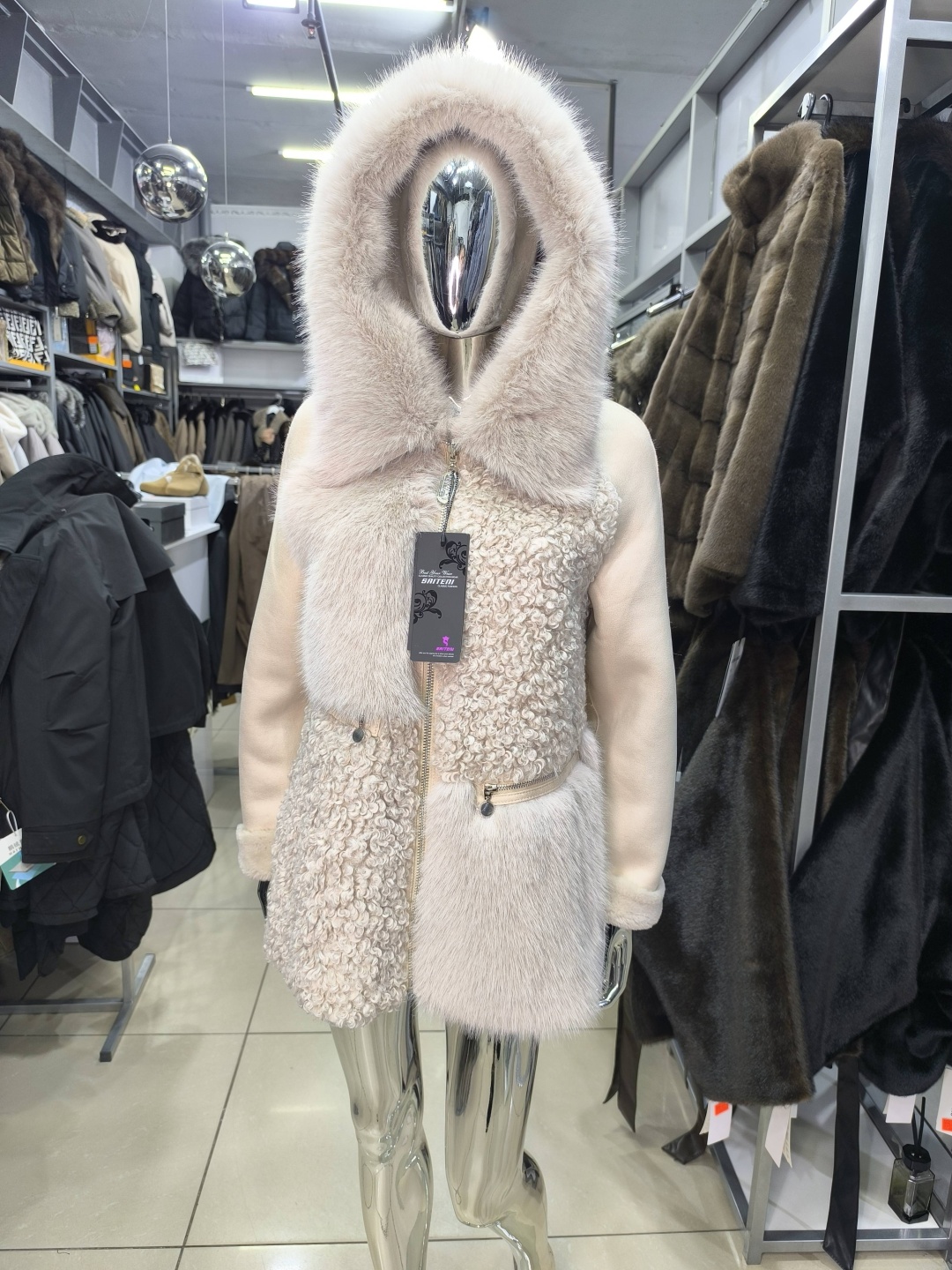 Дубленка SAlTENl белый