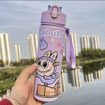 Бутылка Labubu 0.75 л фиолетовый, крышка с трубочкой, пластик