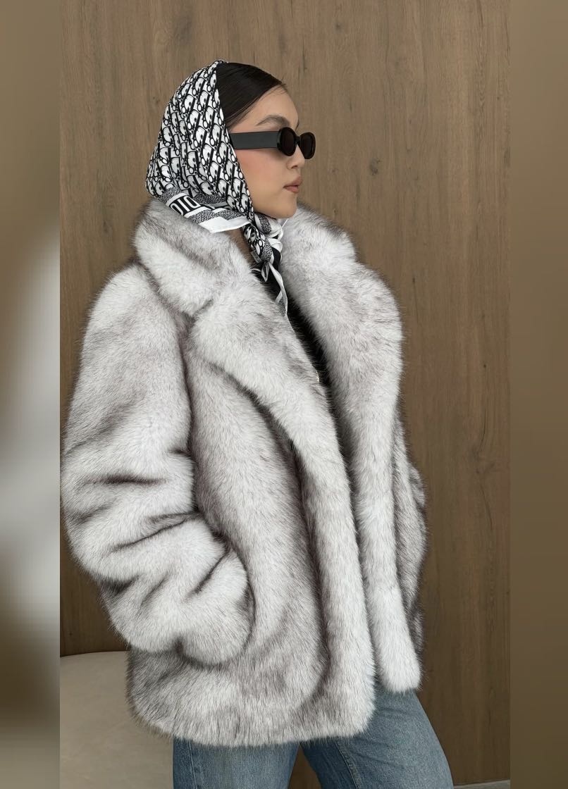 белый, серебристый
