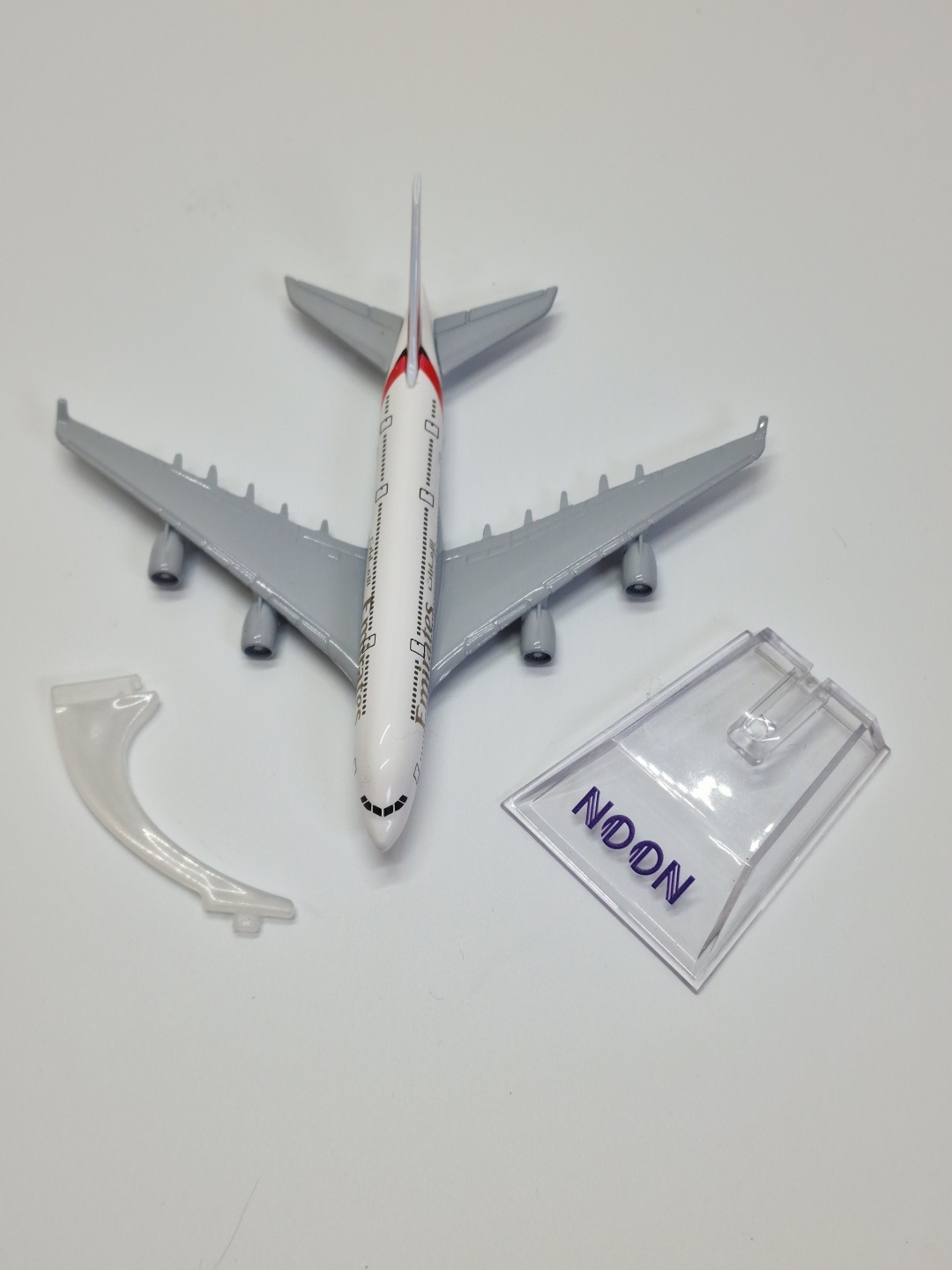 Коллекционная модель Самолет NOON AirbusA380Emirates 1:450