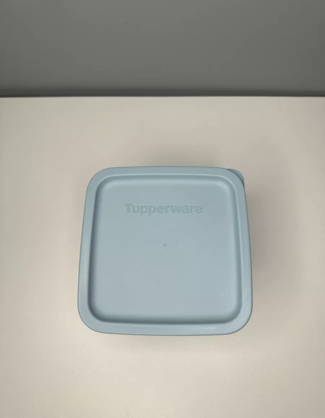 Контейнер Tupperware , полимер