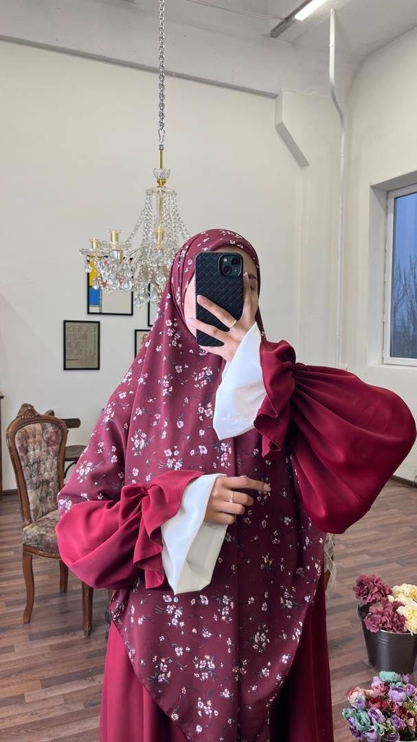 красный
