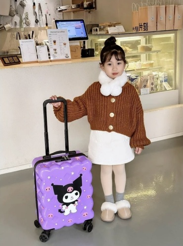 Чемодан Kuromi kuromi пластик 36 л фиолетовый