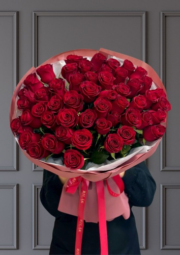 Rilak Floral моно-букет в оформлении роза 51 шт 60 см