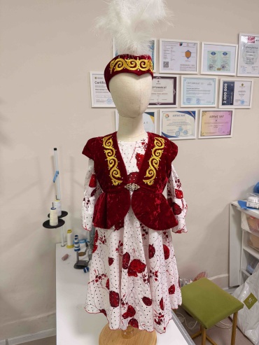 Национальный костюм Орнамент белый, красный