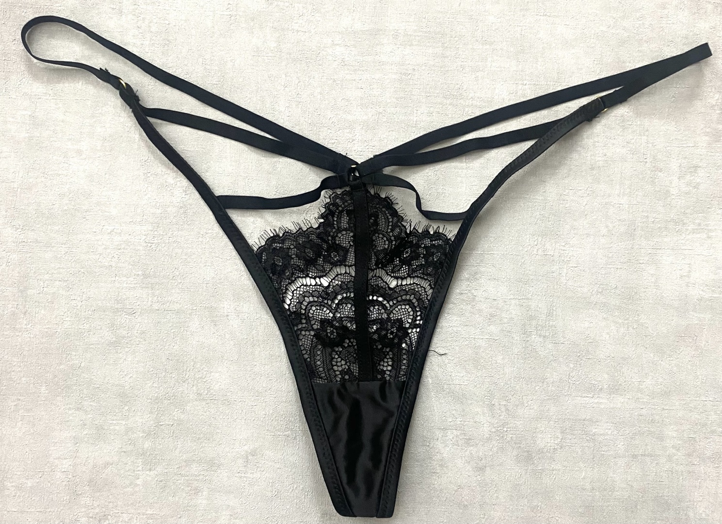 Стринги Hunkemoller черный