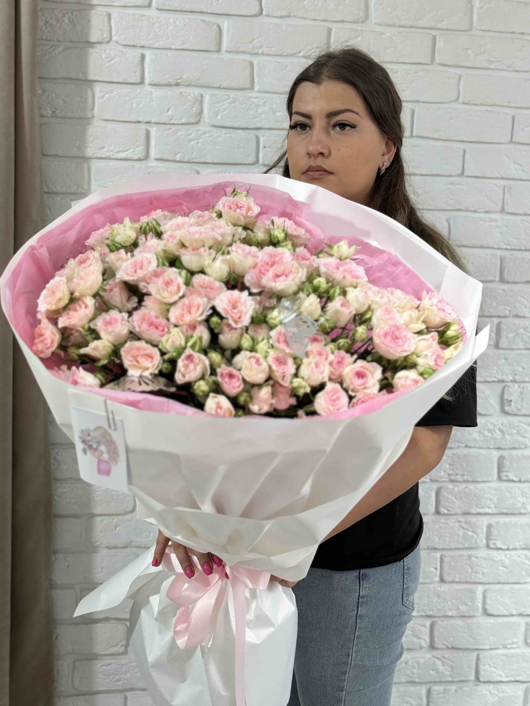 Bestflowers моно-букет с открыткой кустовая роза 19 шт 60 см