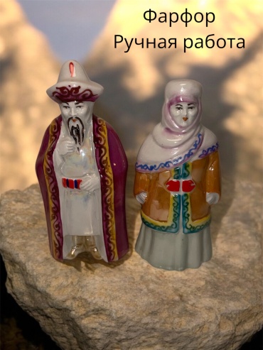 Статуэтка Мужчина и женщина в национальной одежде