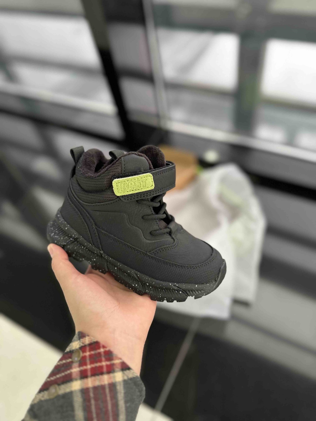 черный