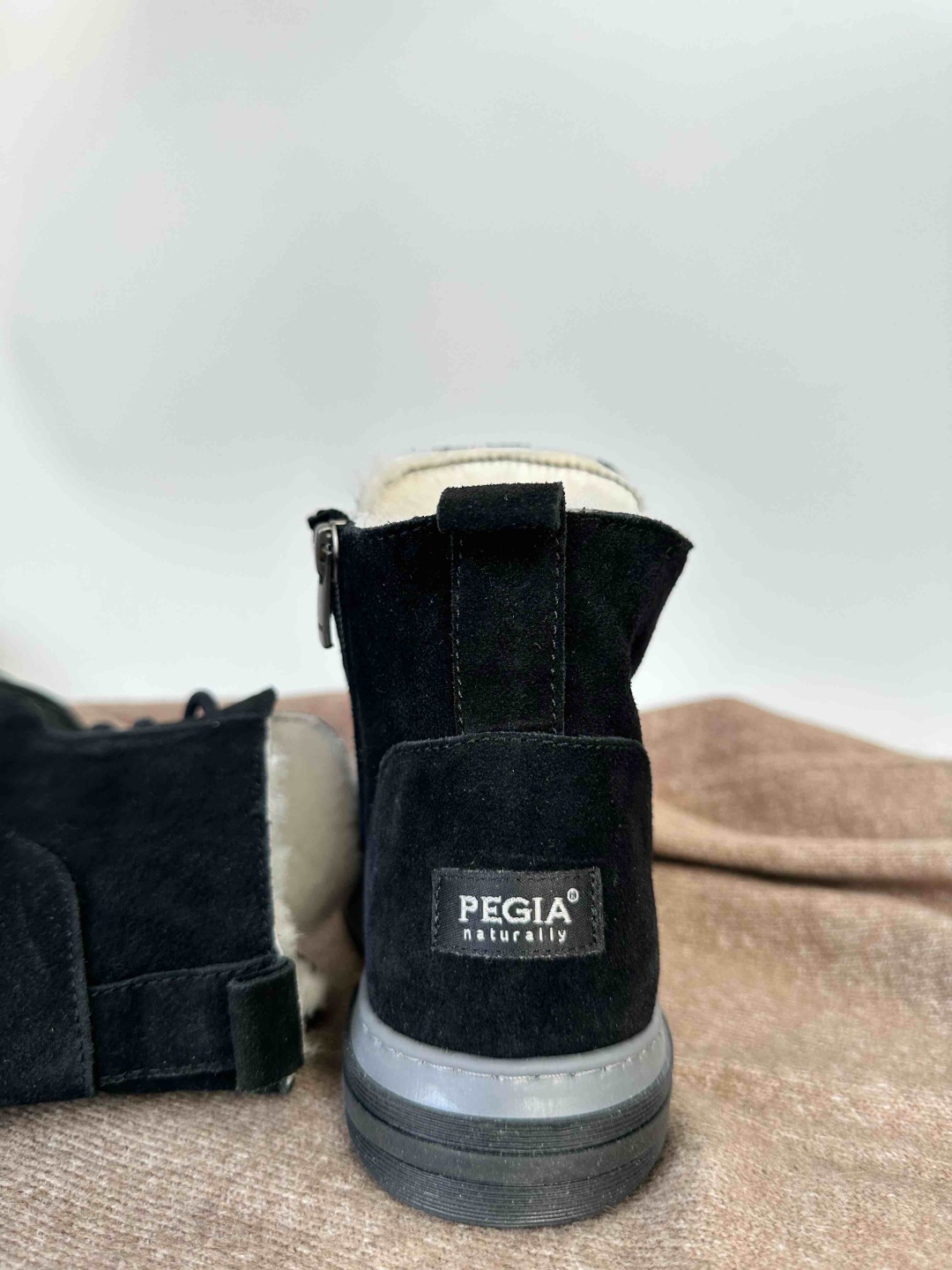 Ботинки Pegia черный