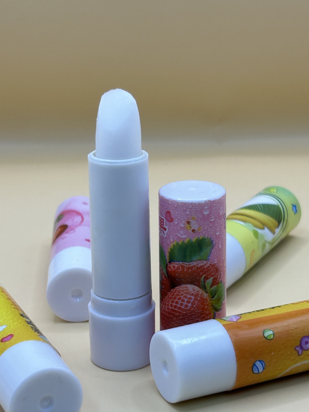 Lip Gloss бальзам оттеночный для губ Strawbeery