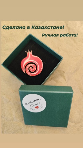 Брошь Sofi_anna_ Гранат дерево, ювелирная смола, без вставок