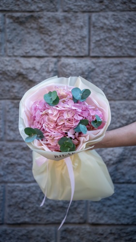 Rilak Floral моно-букет в оформлении гортензия 1 шт 60 см