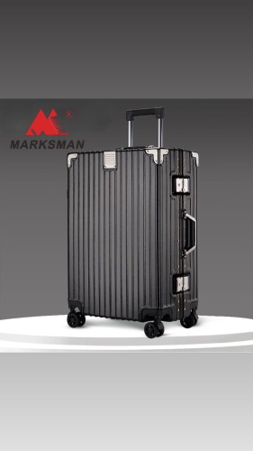 Чемодан Marksman IRONRIDGE-6897 поликарбонат 110 л черный