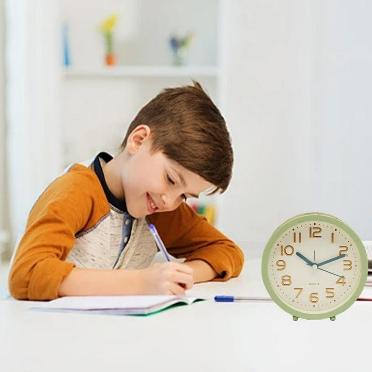 Часы кварцевые Clockberry Будильник, пластик