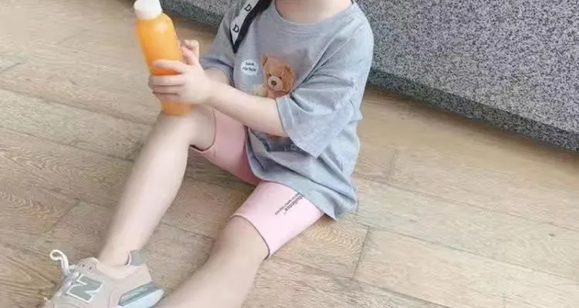 розовый