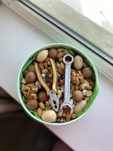 Bouquet_colibri Подарочный бокс из орехов мужской 18х5 см
